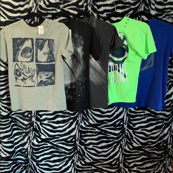five graphic t-shirts - Picture 1 of 6